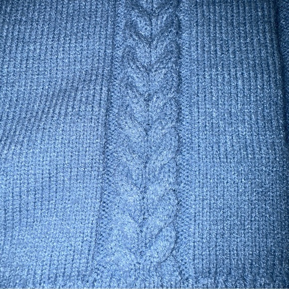 Elegant Blue Women’s Sweater with Lace Collar - Picture 8 of 8